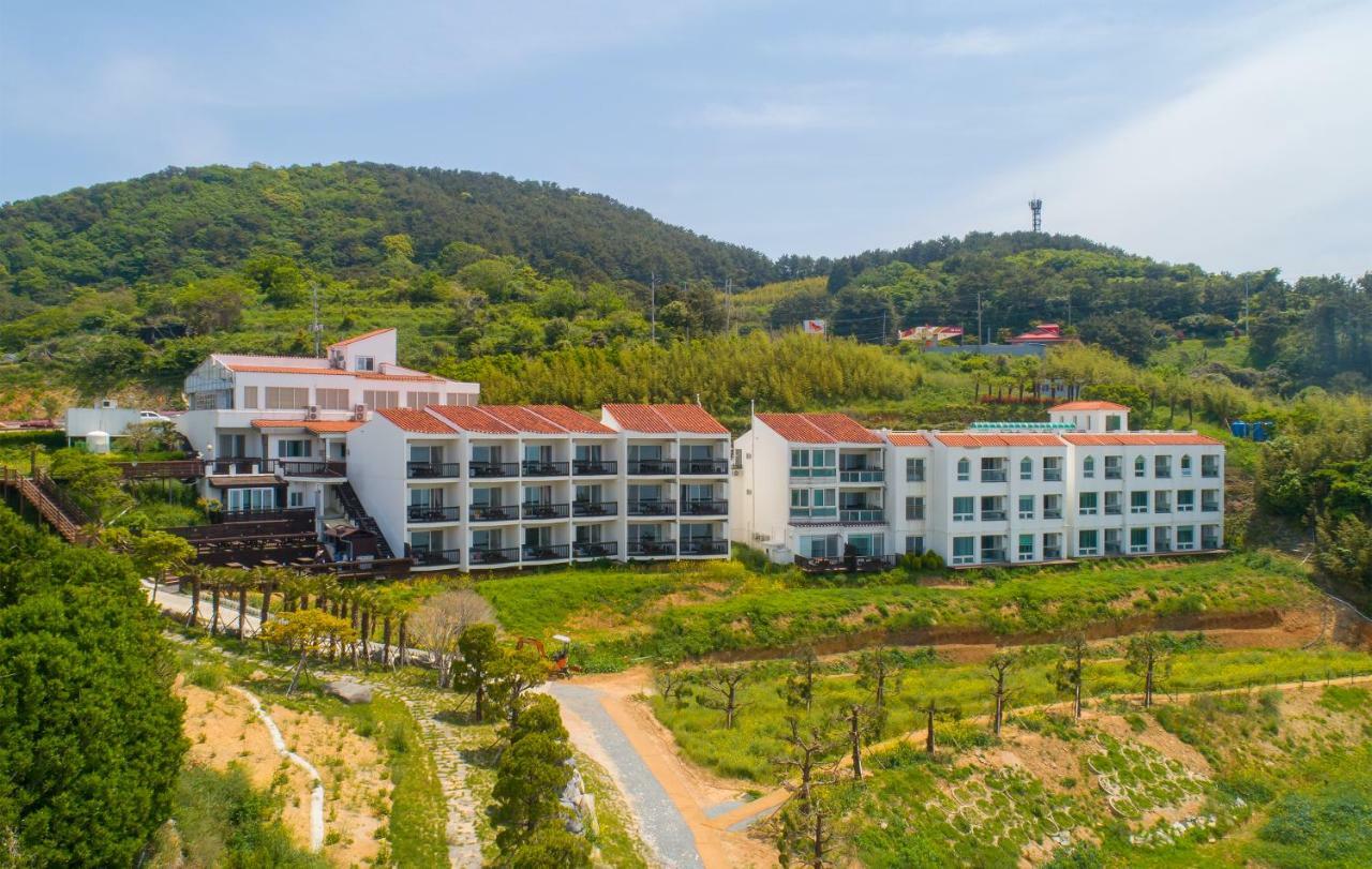 Windy Hill Resort Geoje Exterior photo