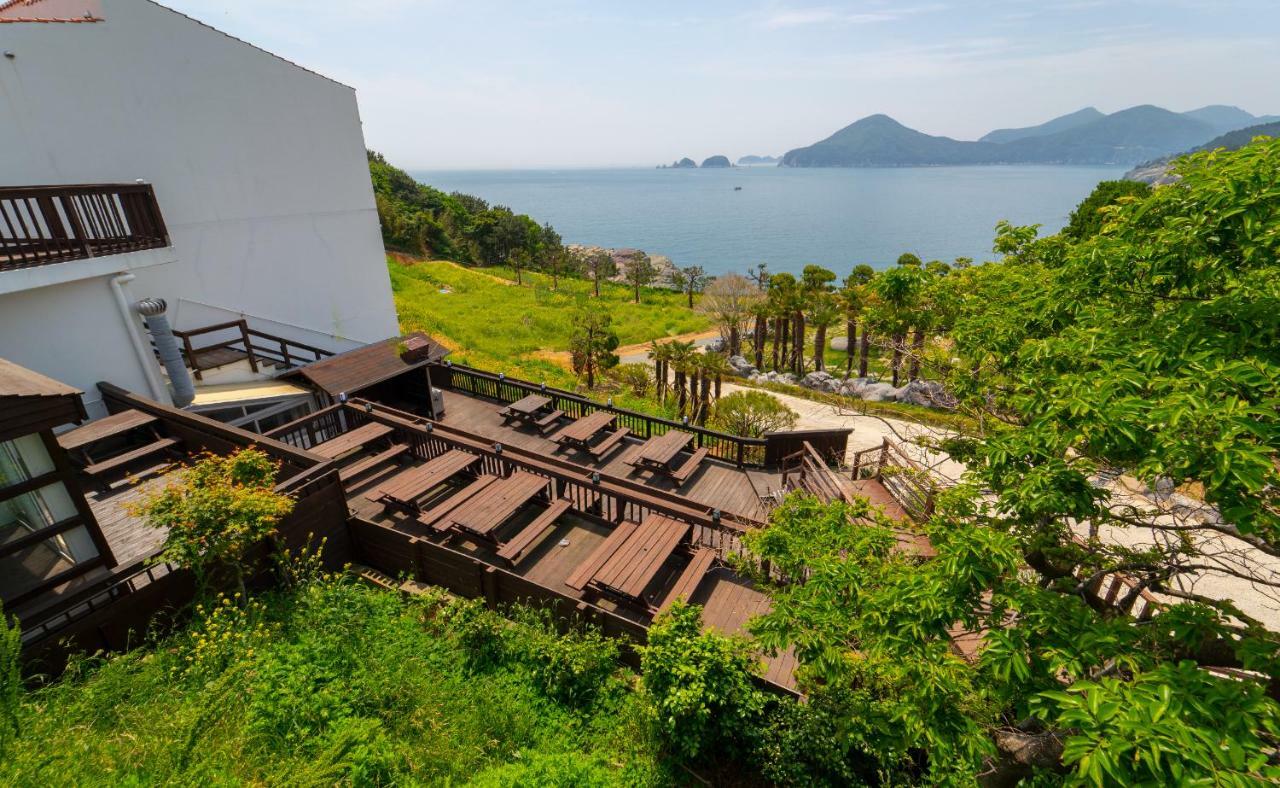 Windy Hill Resort Geoje Exterior photo