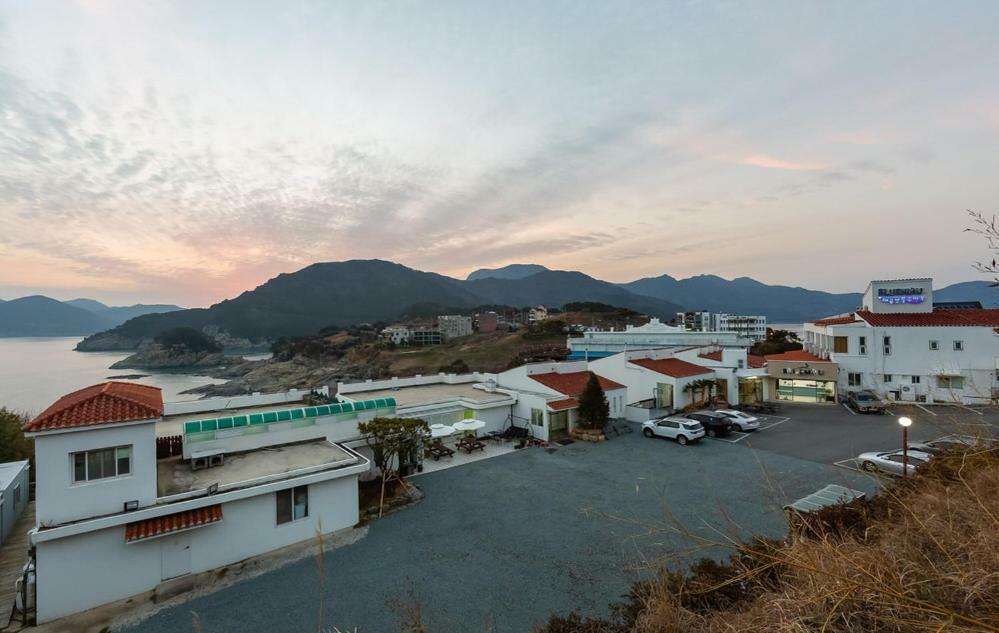 Windy Hill Resort Geoje Exterior photo