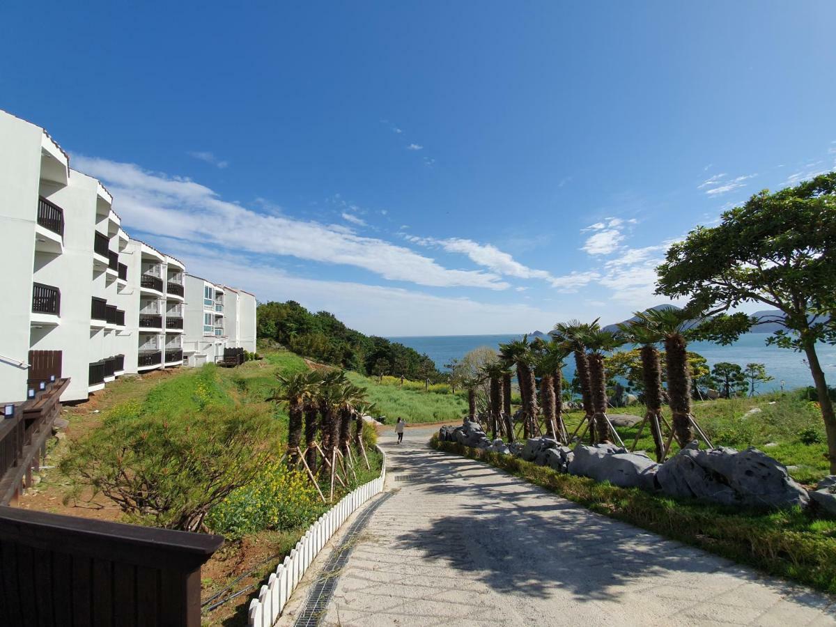 Windy Hill Resort Geoje Exterior photo