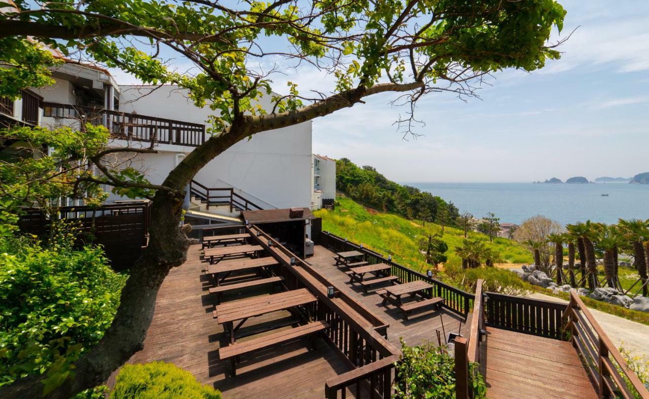 Windy Hill Resort Geoje Exterior photo