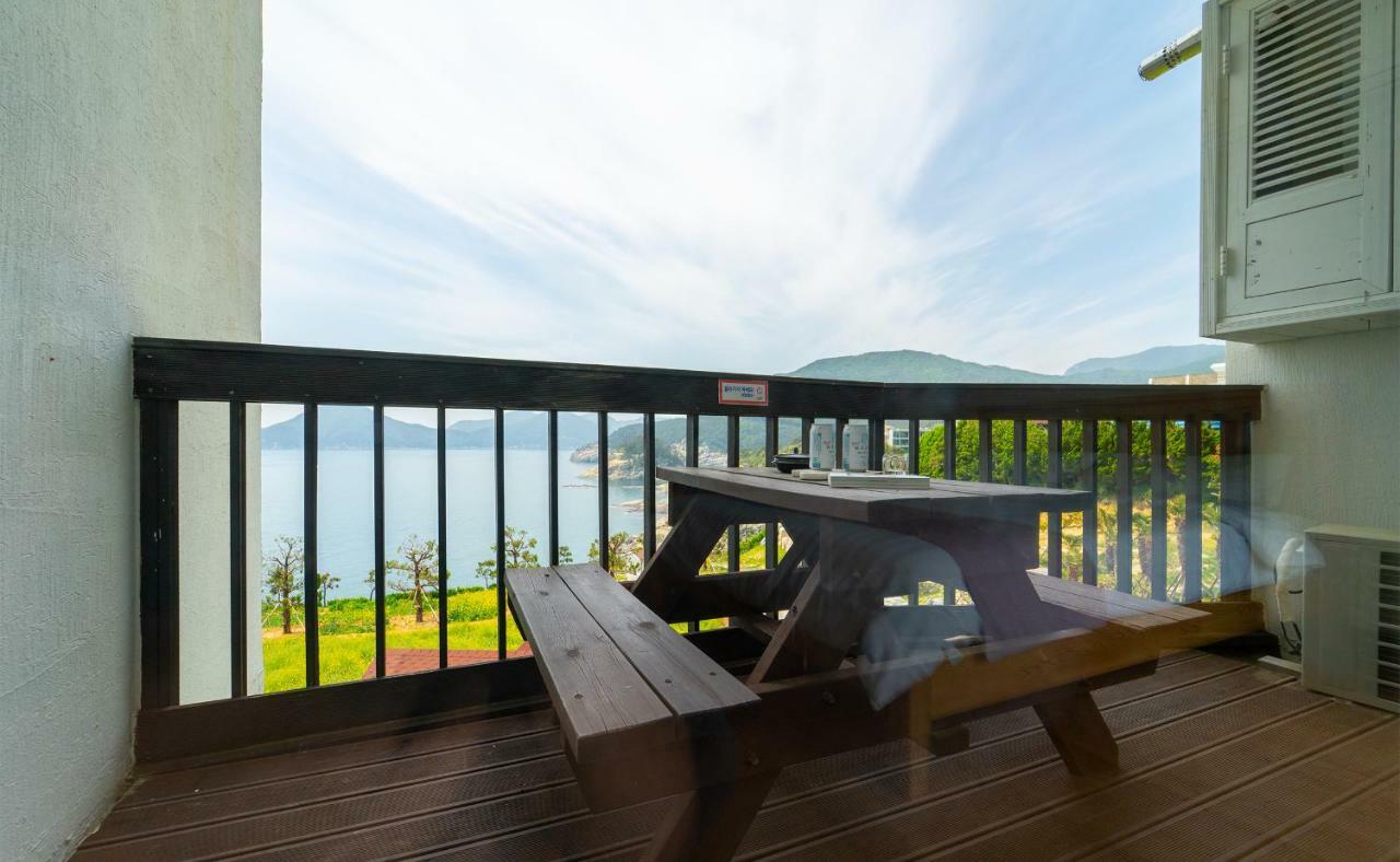 Windy Hill Resort Geoje Exterior photo